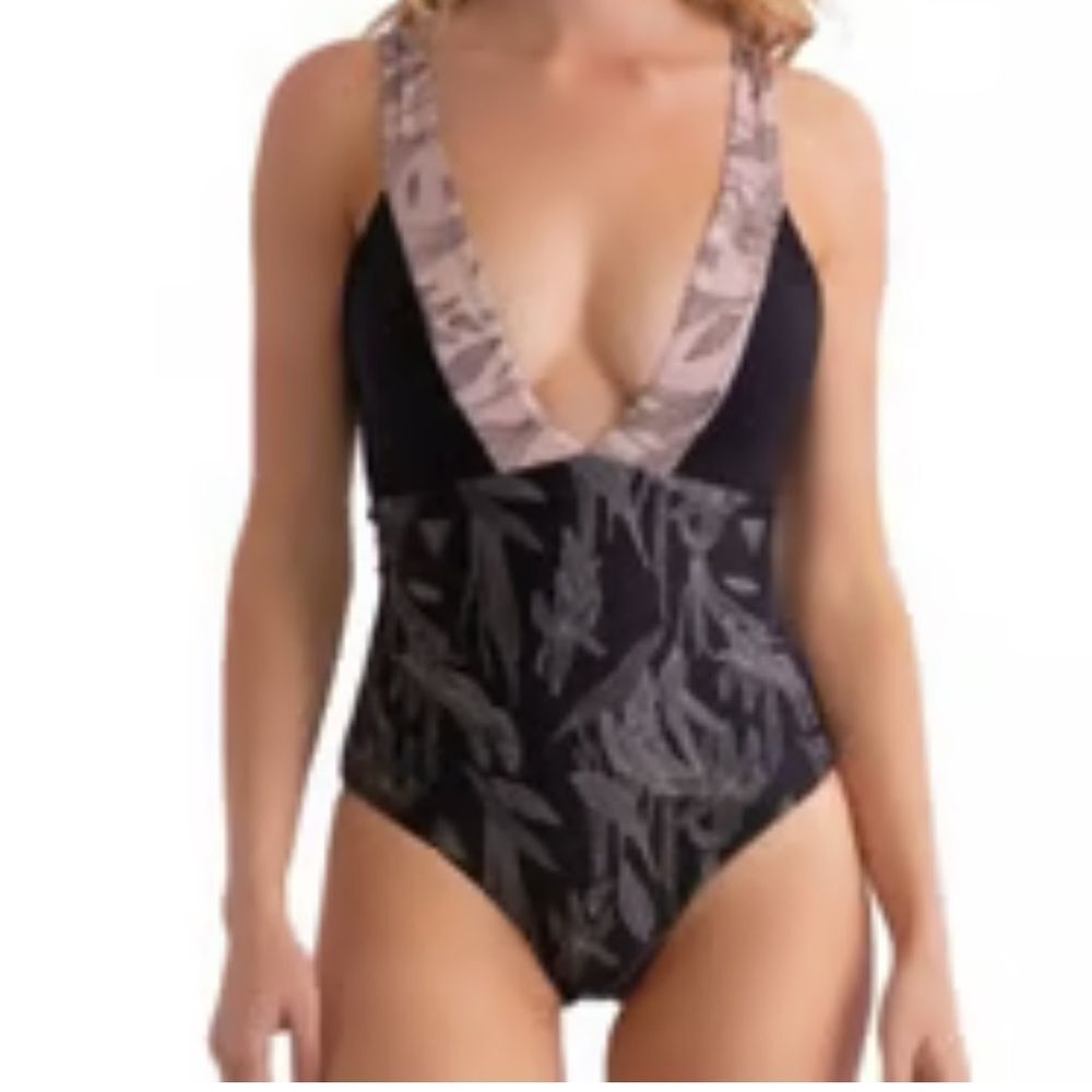 Tavik Luna One Piece Women's Medium Black‎ Orchid Print Beach Plunge Swimwear